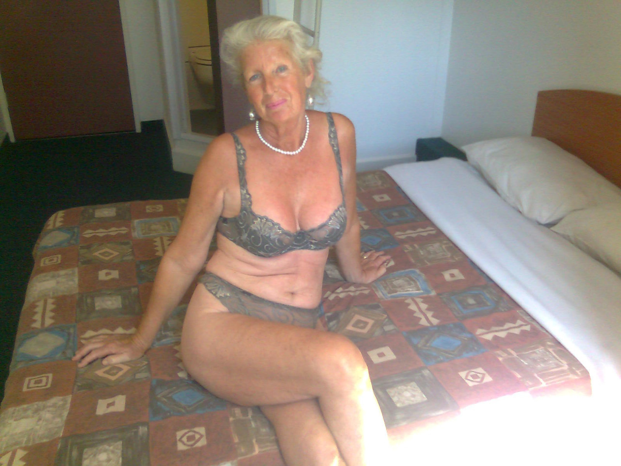 Rencontre Sensuelle et Torride avec une MILF Européenne à Rennes Claire - rencontre-Cougar-Rennes