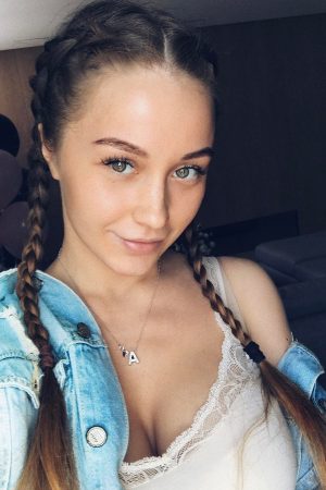 N’est-ce pas vous que je cherche ? Clémence - rencontre-Dominatrice-Montbrison