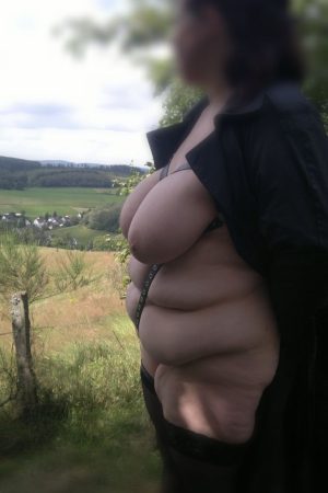 Rando à poil… Céline - rencontre-Naturiste-Villeurbanne
