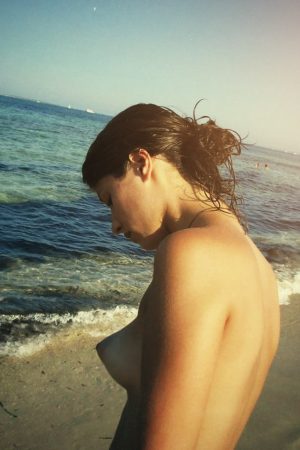 Après la douche, envie de soleil ☀️ Myriam - rencontre-Naturiste-Saint-Denis