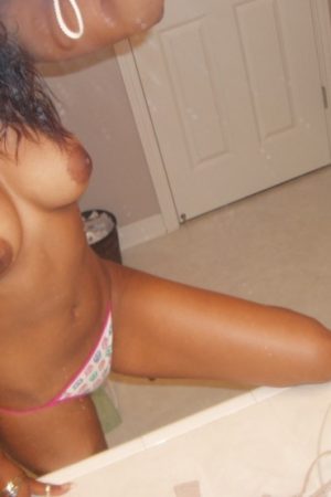 Envie de briser la monotonie avec un jeu coquin Aminata - rencontre-Teen-Sarcelles