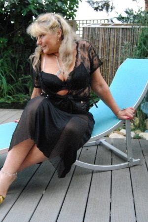 Coup de folie au milieu du quotidien Livia - rencontre-Milf-Saint-Herblain